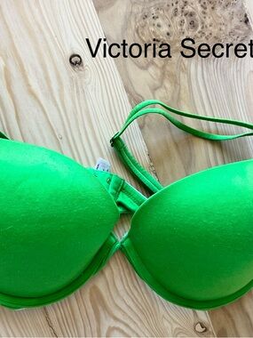 Victoria's Secret Bright Green Molded T-Shirt Bra